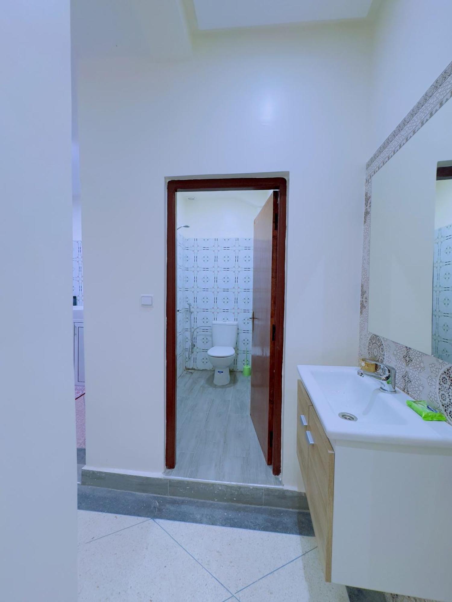 Quiet Central Home Near Beach - High Speed Wifi, Free Parking & Private Entry Agadir Ngoại thất bức ảnh